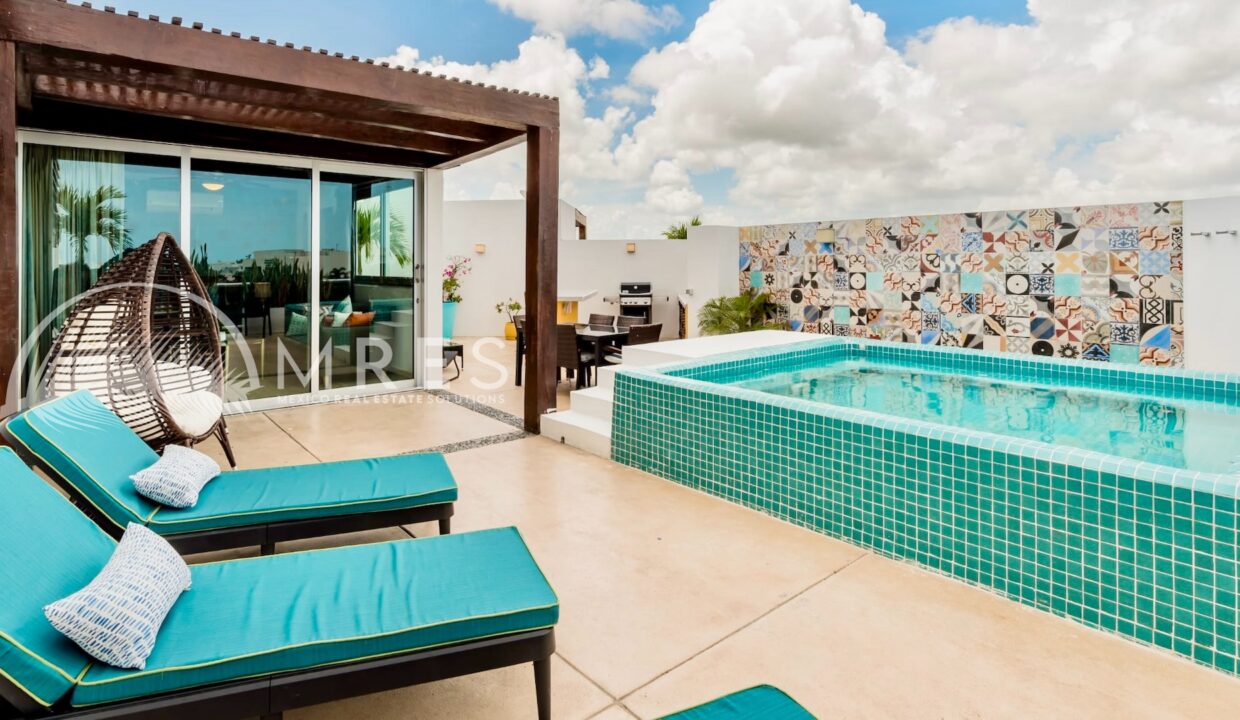 Oasis12-rooftop pool
