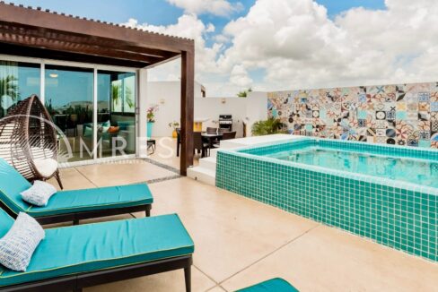 Oasis12-rooftop pool