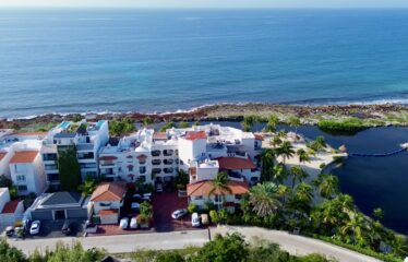 Quinta Luna 007 – Beachfront Condo with Private Gated Yard in Puerto Aventuras