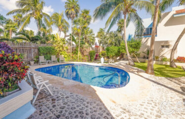 La Iguana #12: Akumal Condo for Sale on Half Moon Bay