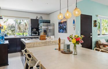 🐢 Remodeled 2BR Condo in La Iguana, Akumal – Steps from the Beach