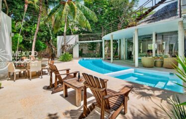 Architect-Designed Villa Near Yalku Lagoon in Akumal
