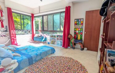 Designer Home in El Tigrillo with Private Pool and Outdoor Day Club Living